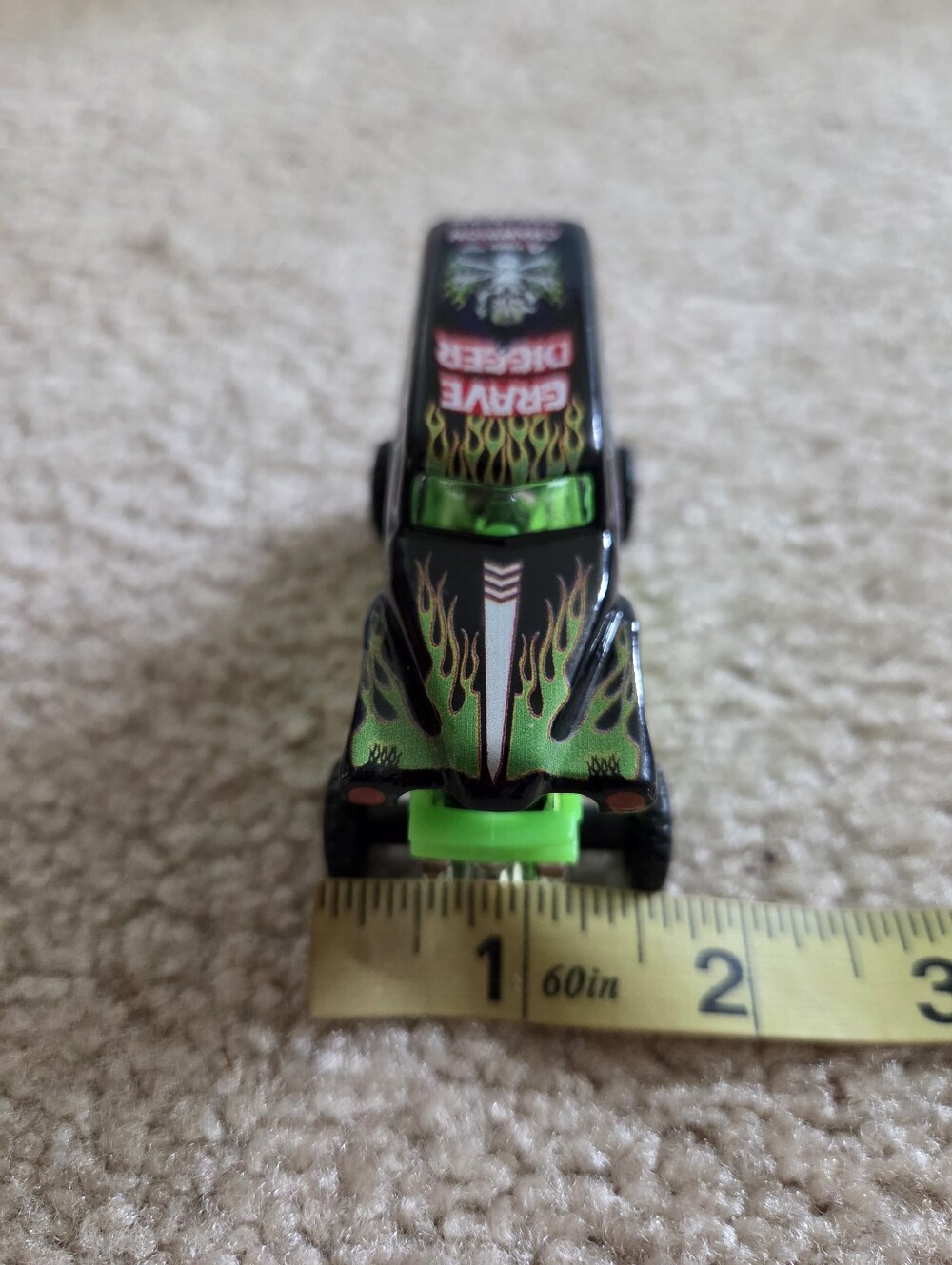 Monster Jam Grave Digger: 4 Time Champion 2019 Silver Chrome - Glow In The Dark - Picture 3 of 16